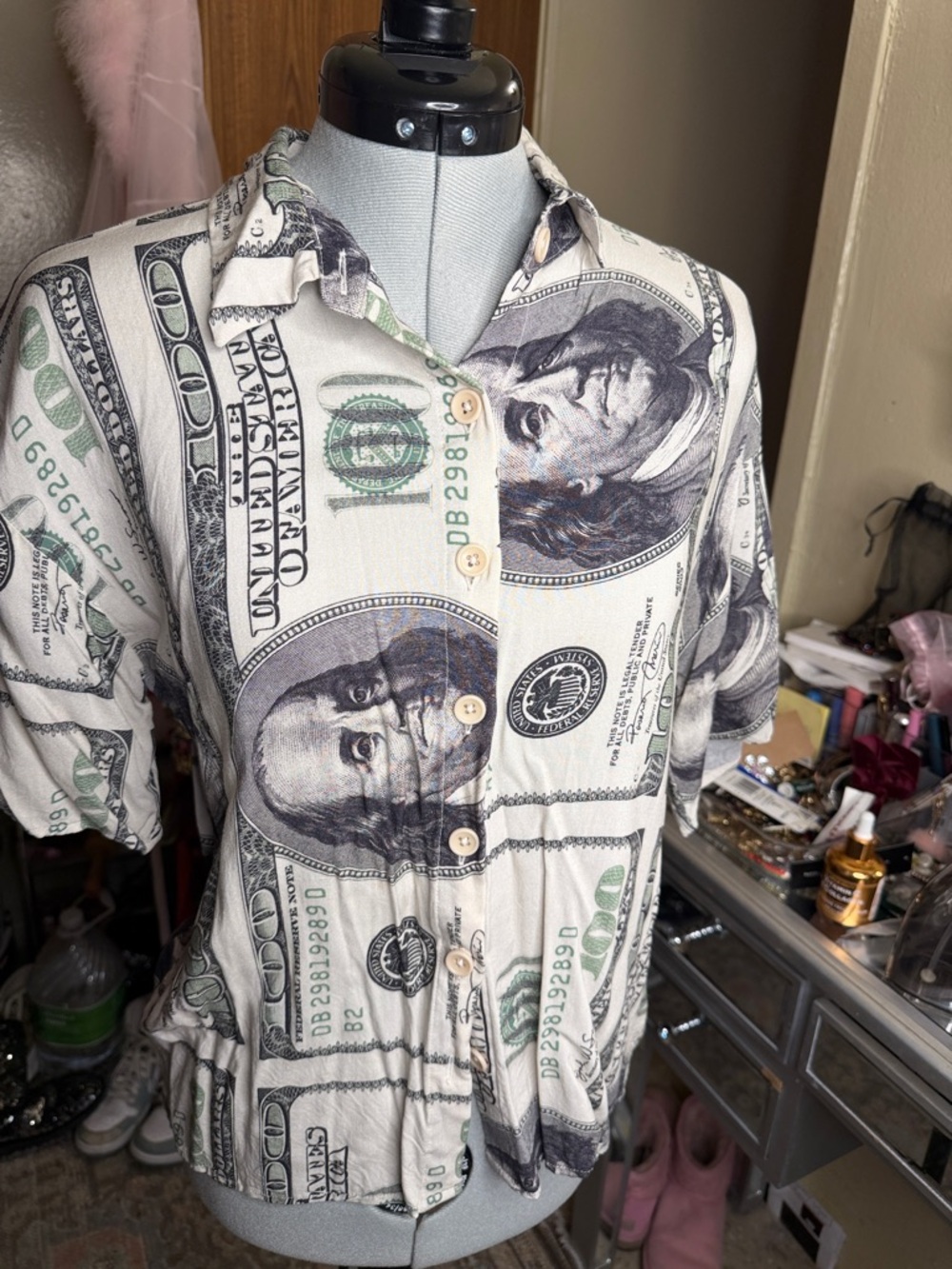 Forever 21 women Short-Sleeve Button Shirt in White and Green Money Print